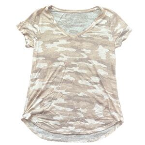 NWOT LUCKY BRAND CREAM CAMO TEE-SHIRT // SIZE MEDIUM 🤍